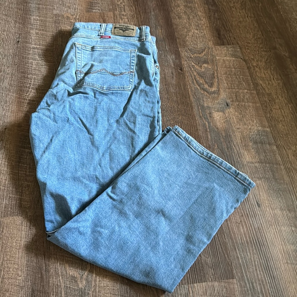Men’s wrangler jeans. Smoke free, pet friendly home.